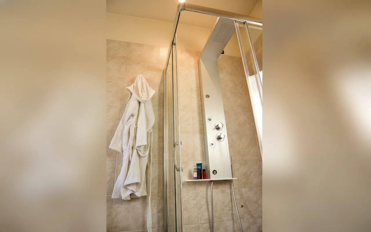 Camera con bagno privato — locanda divinis, Cerea (Veneto) (foto 19)